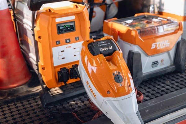 STIHL AL 1802.0 MO High-speed charger - Image 6